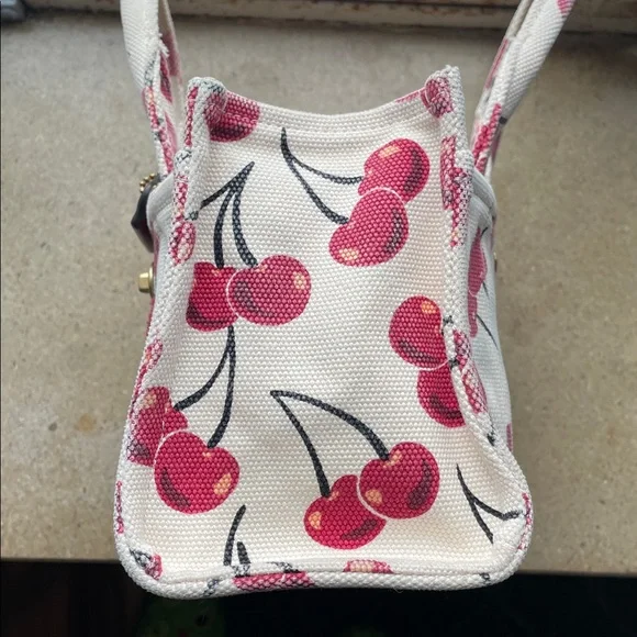 🍒Coach New York Cherry Print Canvas Tote🍒 - Picture 4 of 11